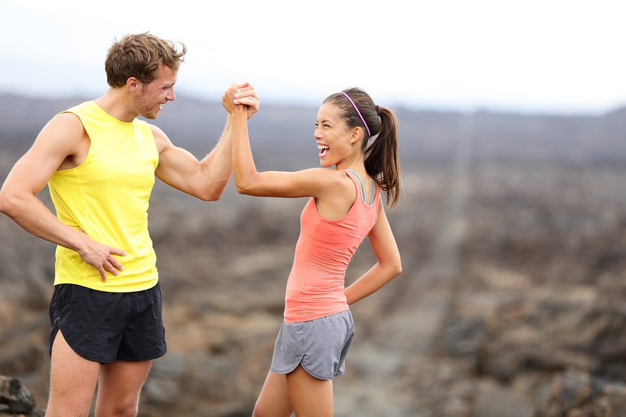 Fitness sport running couple celebrating cheerful and happy givi Sport & Fitness